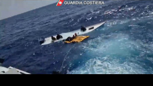 Naufragio migranti a Lampedusa, 7 salvati e 20 dispersi