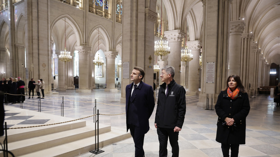 Macron scopre Notre-Dame dopo il restauro, 'è sublime'