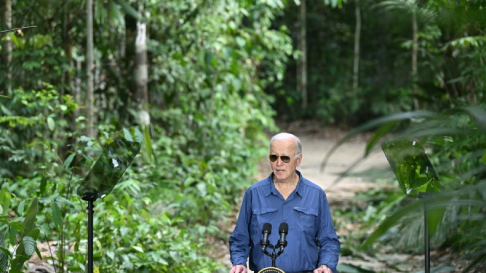 Desde la Amazonía, Biden llama a proteger la selva y desafía a Trump