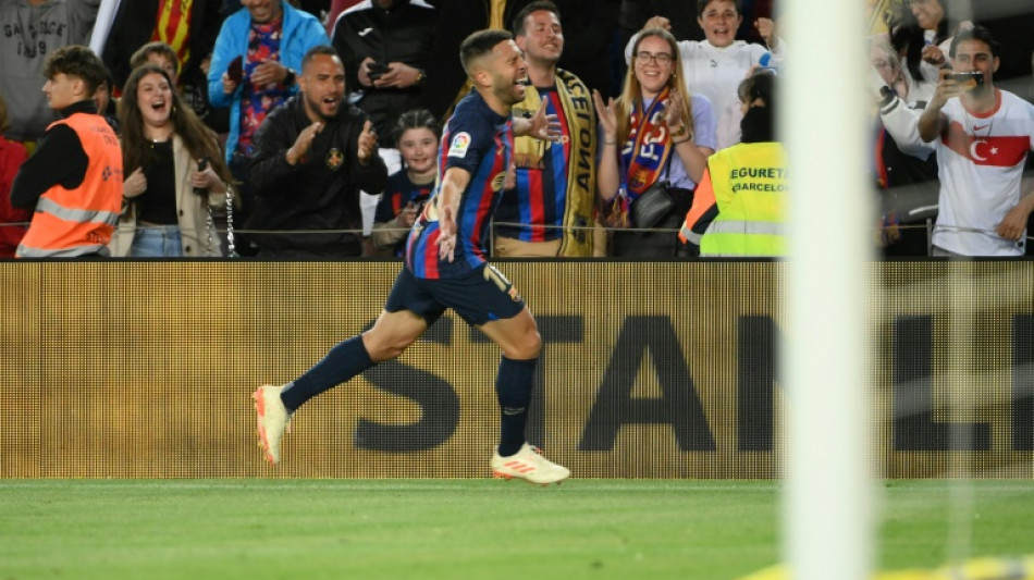 Líder Barcelona vence Osasuna (1-0); Elche cai para a segunda divisão espanhola