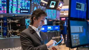 Wall Street cierra dispar sin lograr recuperarse por quinta jornada consecutiva