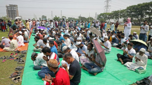 Bangladeshis pray for rain as temperatures soar