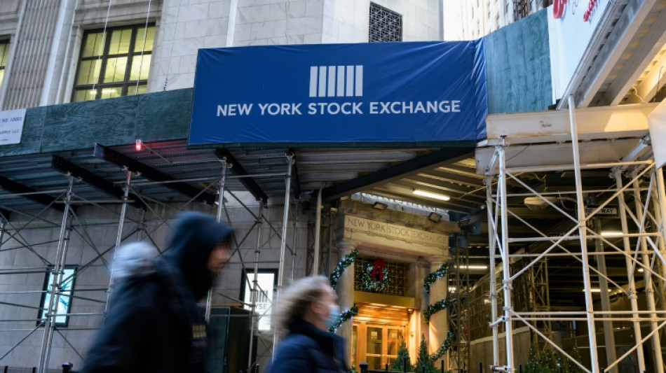 Wall Street ouvre en baisse, inquiète du conflit en Ukraine