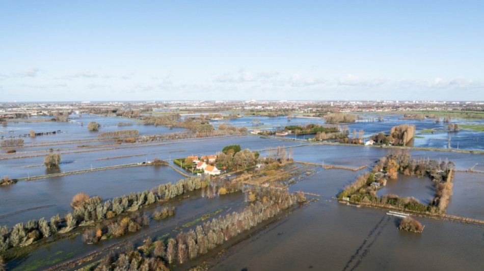 Inondations: Borne auprès des sinistrés du Pas-de-Calais