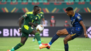 Mane ends goal drought as Senegal overcome nine-man Cape Verde