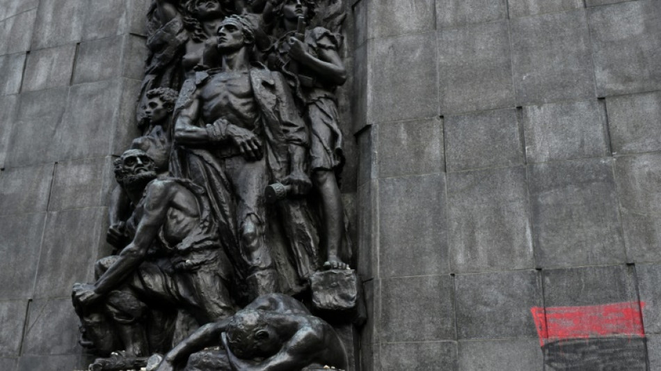 Monumento aos heróis do levante do Gueto de Varsóvia é vandalizado na Polônia