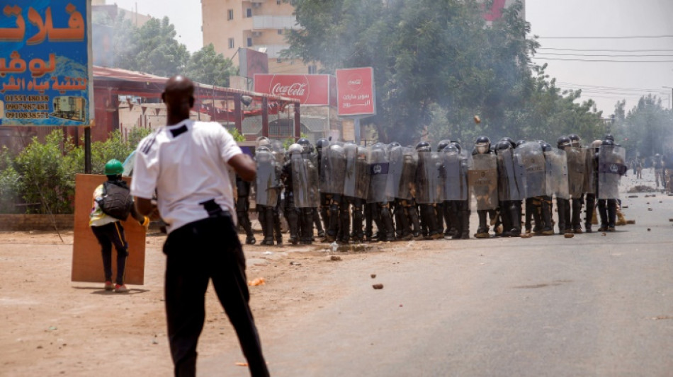 Sudan police fires tear gas against pro-democracy protests