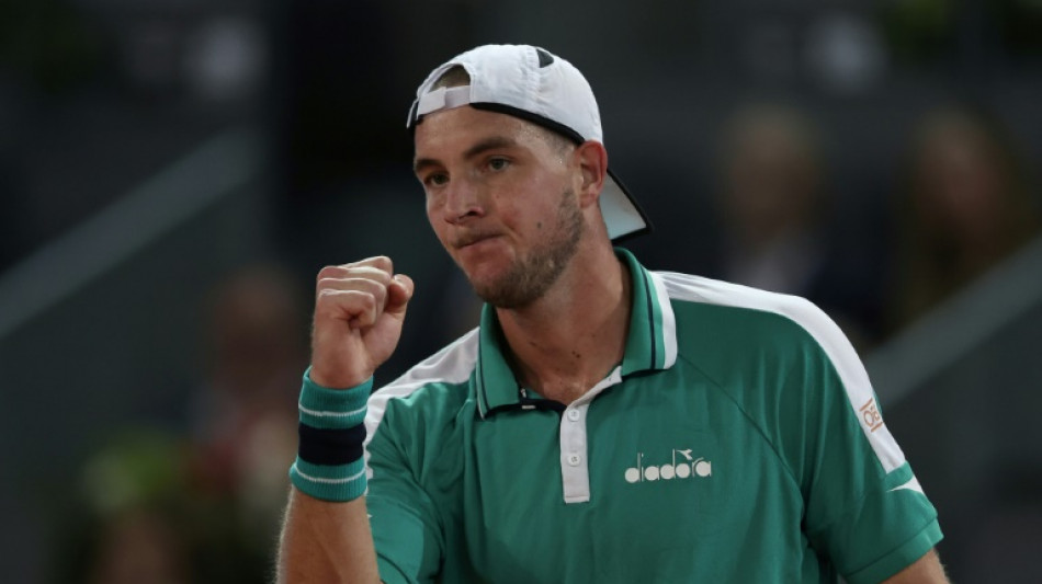 Struff supreende, vence Hurkacz e vai à final em Stuttgart contra Tiafoe