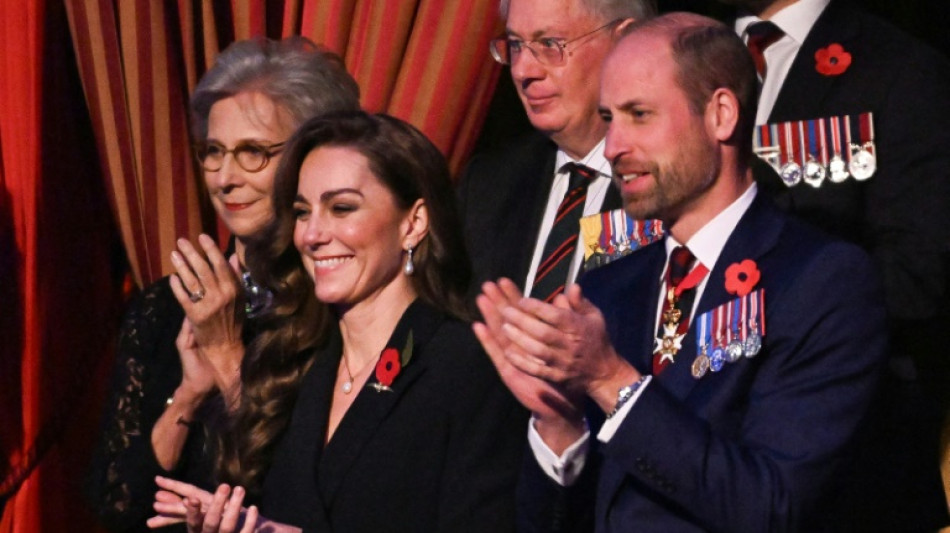 Princesa Kate assiste a cerimônia militar em Londres