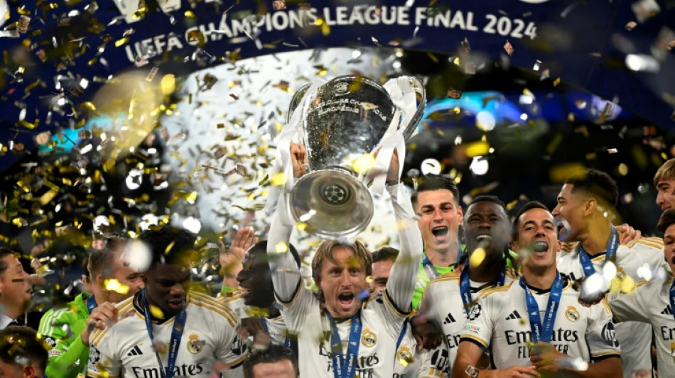 Modric extends Real Madrid deal for another season