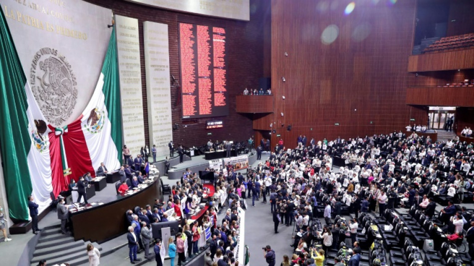 Diputados mexicanos rechazan propuesta de reforma para sector eléctrico contestada por Washington 