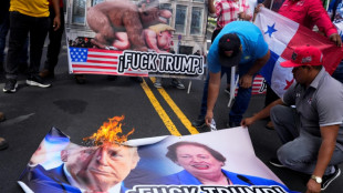 "Deja el canal": panameños protestan contra Trump ante la embajada de EEUU